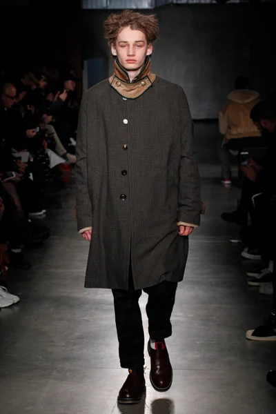 Look 10